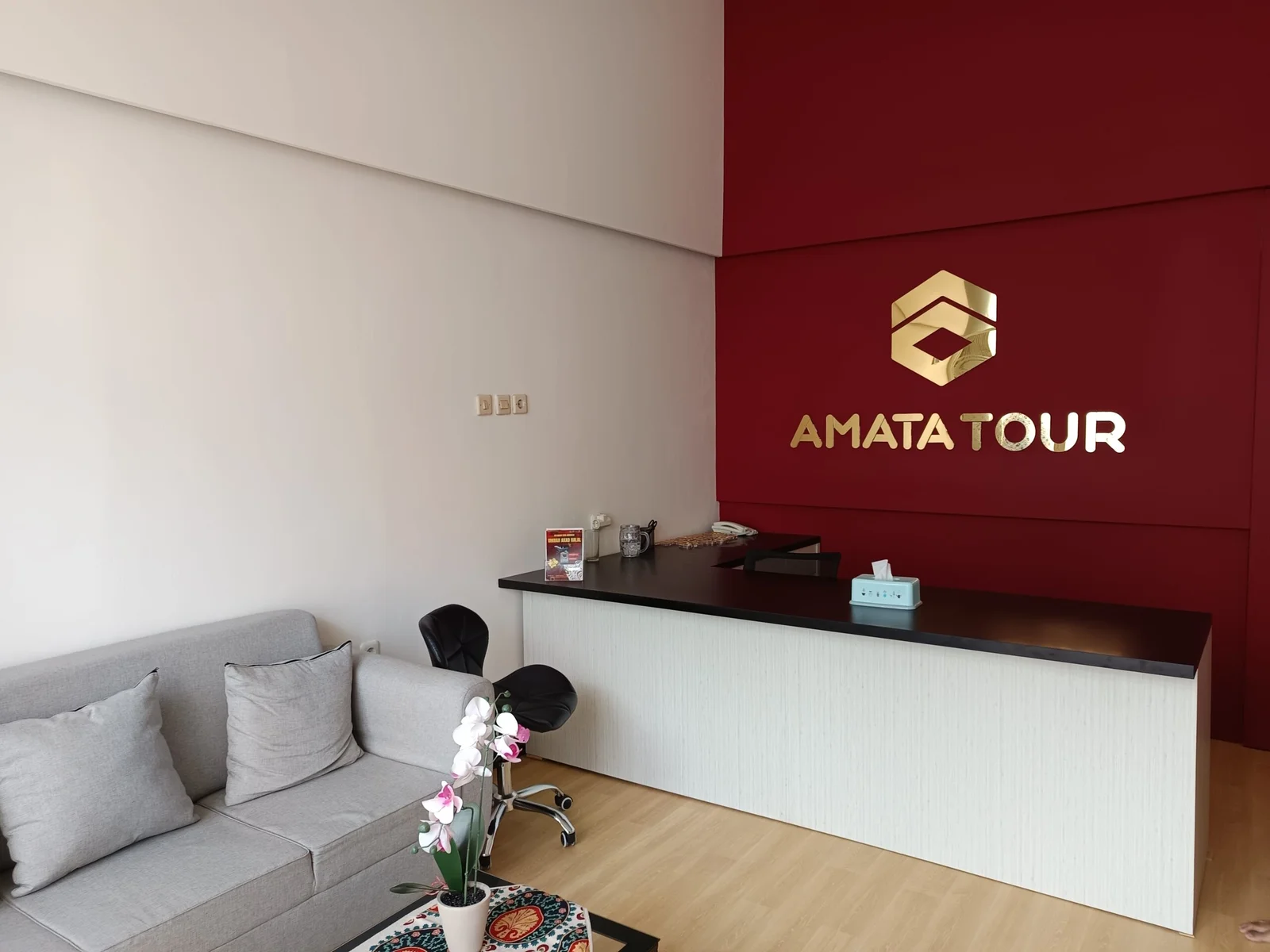 Interior kantor Amata Tour