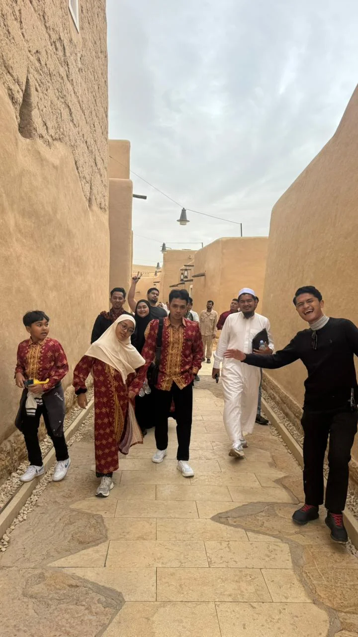 Kebersamaan jamaah saat perjalanan city tour